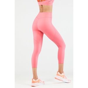 Fabletics Anywhere Motion365® High-Waisted Capri Size Xs NW Detailed Tag
Reg $65